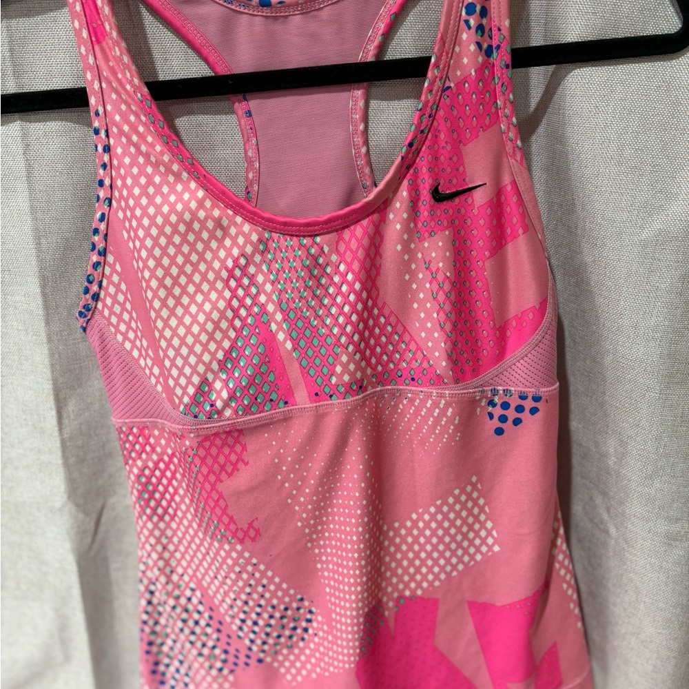 Nike Women's Pink Geometric Sports Tank with built in bra size medium